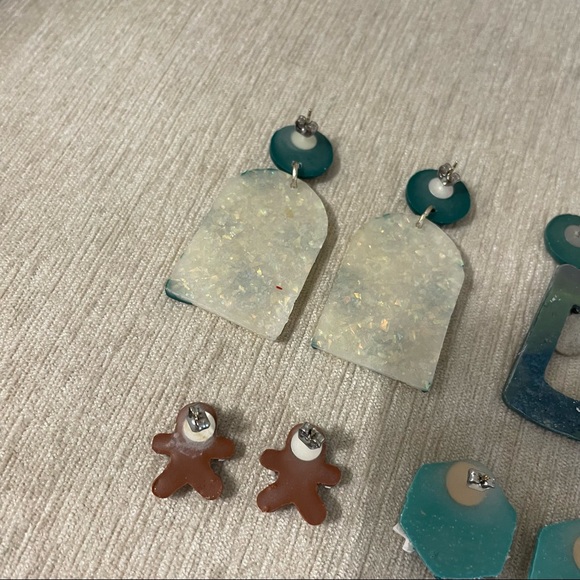 Set of 4 Handmade Polymer Clay Earring Set
Holiday/ Christmas Theme - Green - Picture 6 of 6